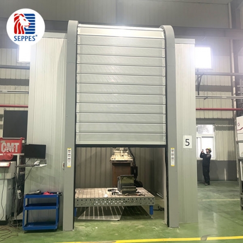 机械手臂工作间L型设备卷帘门