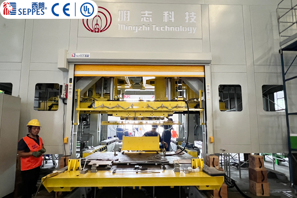 设备安全防护门