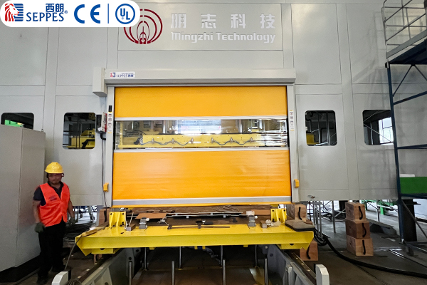 机械手臂设备专用感应卷帘门