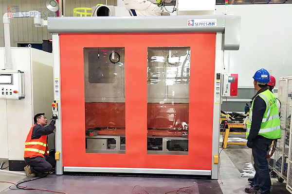 机械手臂设备卷帘门